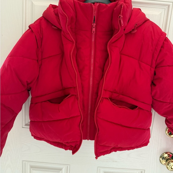 Alo Yoga Glacier Puffer jacket in Bold Red - Picture 5 of 10